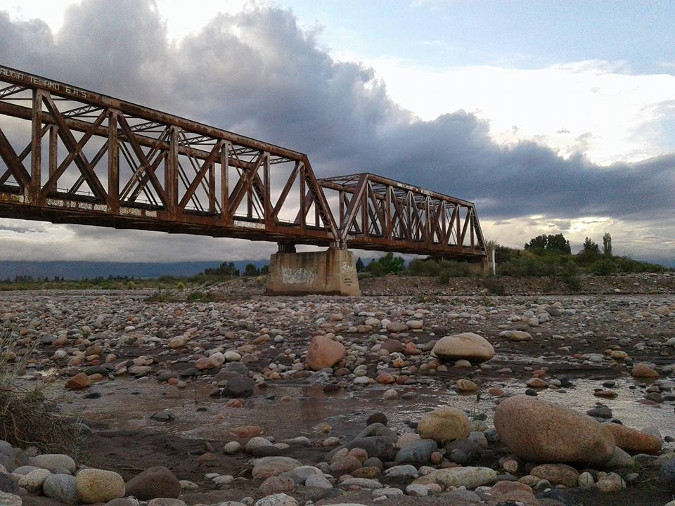 Puente-del-río-con-nubes-Natalia-Schulze-1