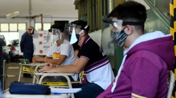 La OMS recomienda mantener abiertas las escuelas y cree evitables los confinamientos