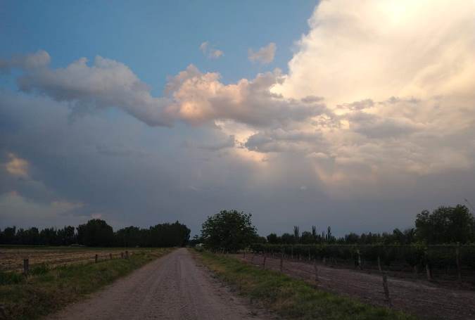 Nubes de tormentas - Villa San Carlos - foto El Cuco Digital