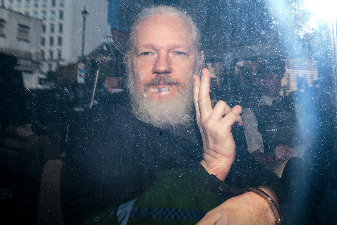 Un tribunal británico deniega la extradición de Assange a EE.UU.
