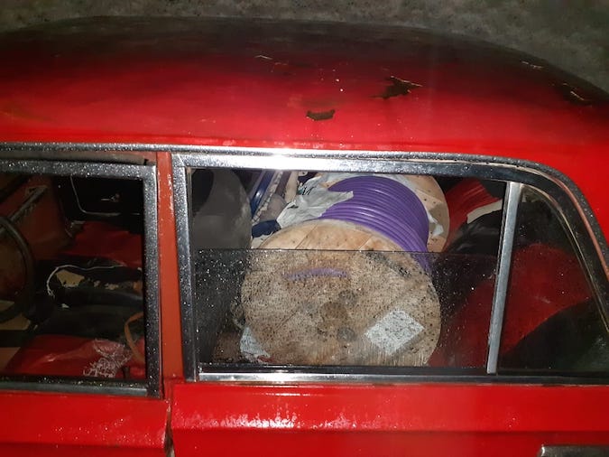 Robaron en una escuela de Colonia las Rosas: gracias a un llamado al 911 los atrapó la policía