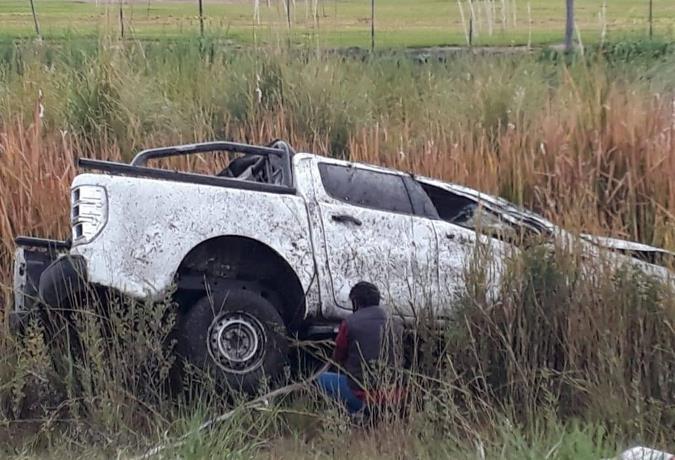Accidente en San Carlos: una camioneta con dos personas a bordo volcó en la ruta 40