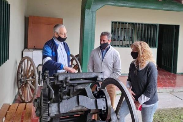 ¡Una reliquia! Llegó al Museo del Fuerte San Carlos una imprenta que data del 1897: quién la donó