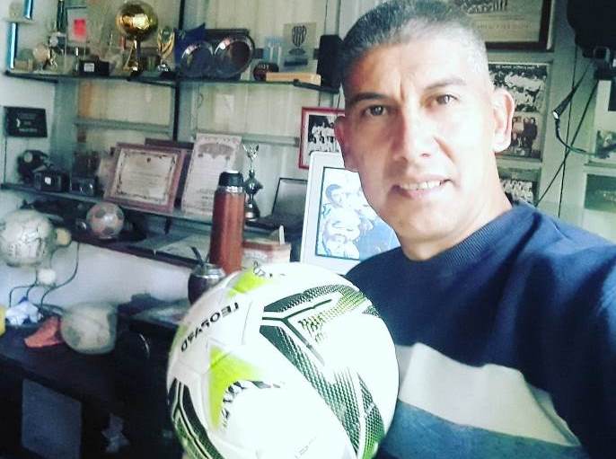 “Me das una mano”: la campaña solidaria de Última Palabra para ayudar a un club y a una familia