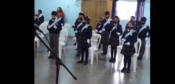 himno-interpretado por estudiantes del Colegio del Huerto