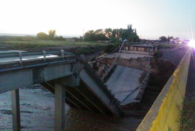 Puente Arroyo los Pozos caido