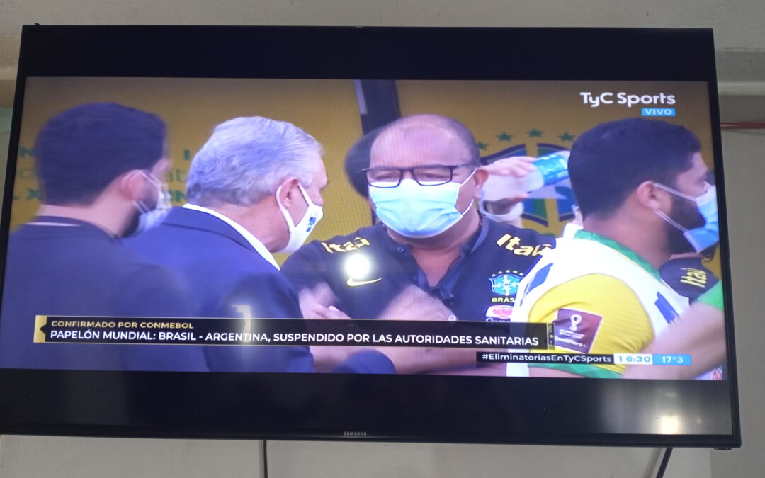 Escándalo: el partido entre Brasil y Argentina quedó suspendido a los 6 minutos de juego por el ingreso de autoridades sanitarias