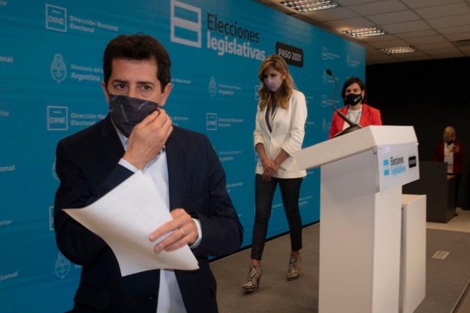 Ministros del gabinete nacional pusieron su renuncia a disposición del presidente