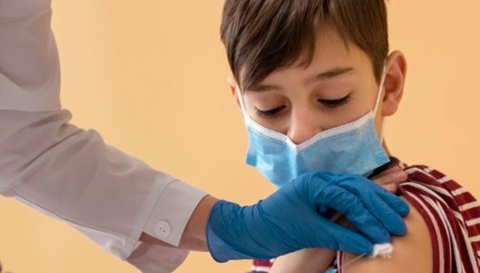Actualmente, los niños de entre 3 y 11 años que concurren a los centros de vacunación de nuestro país reciben la inoculación con la vacuna Sinopharm