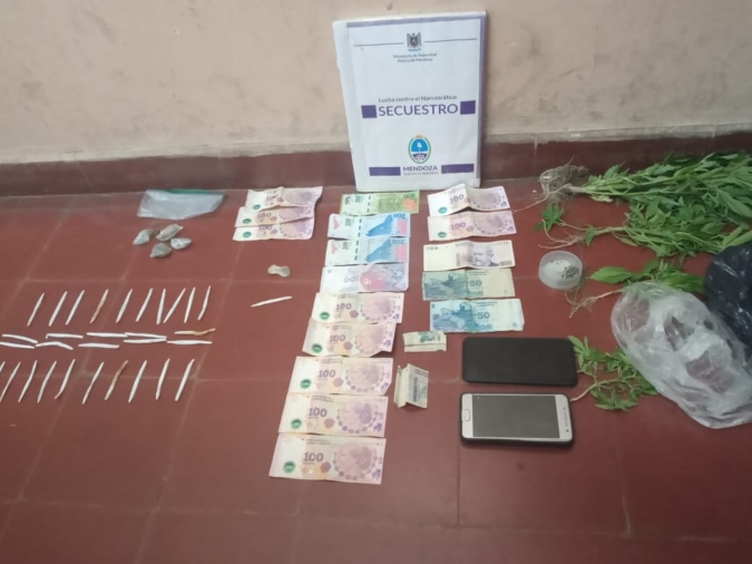 Detuvieron a un padre y su hija por venta de drogas: la madre había sido detenida en mayo