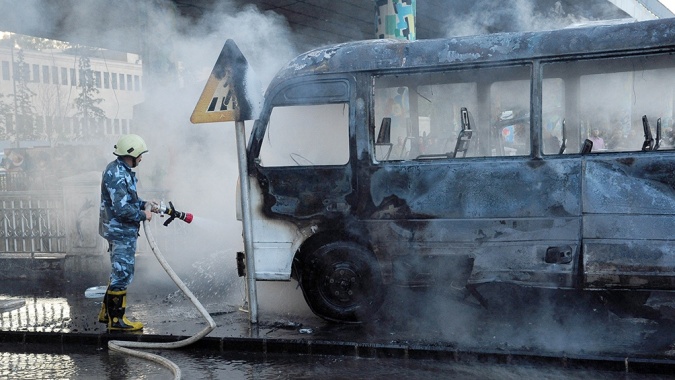 Siria: murieron 14 personas en un atentado contra un colectivo militar