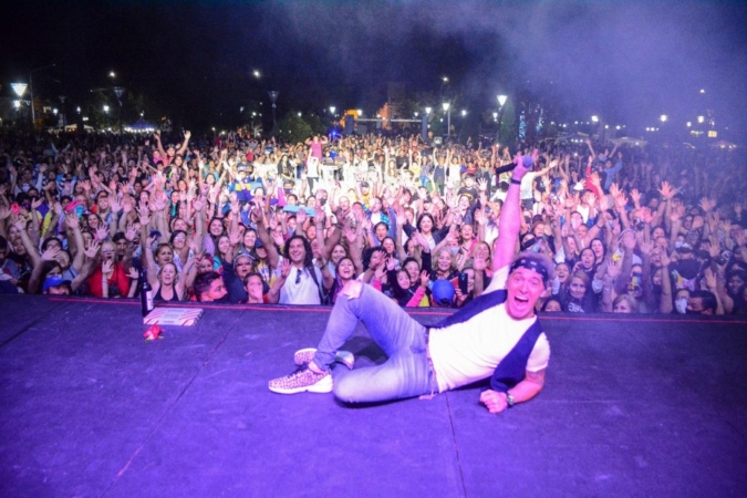 Cae deleitó a cientos de personas con un emocionante show en la plaza de Tunuyán