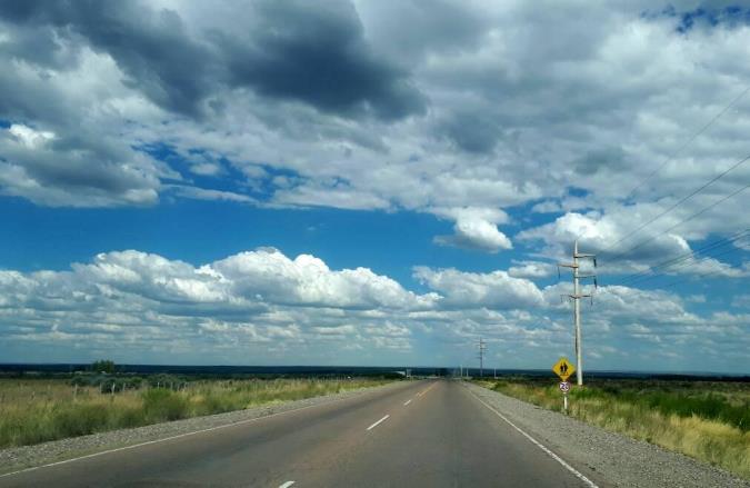 Camino con nuble. Foto: Mary González.