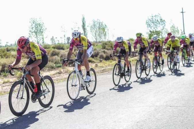 Pelotón de ciclistas. Foto Gobierno de Mendoza