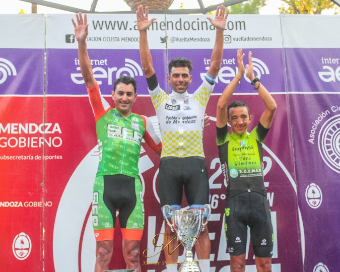 De izquierda a derecha: Juan Pablo Dotti (subcampeón), Laureano Rosas (campeón) y Nicolás Paredes (3° puesto)