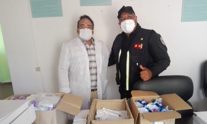 Eduardo Hidalgo, director del Hospital Las Heras junto a Carlos Félix, jefe de Bomberos Voluntarios de Tupungato