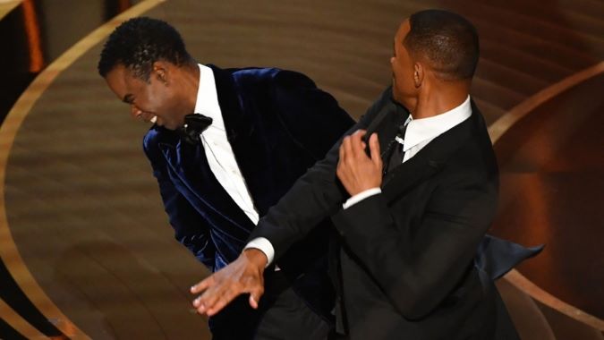 La Academia de Hollywood condenó de manera formal la agresión el Will Smith a Chris Rock (Foto AFP).