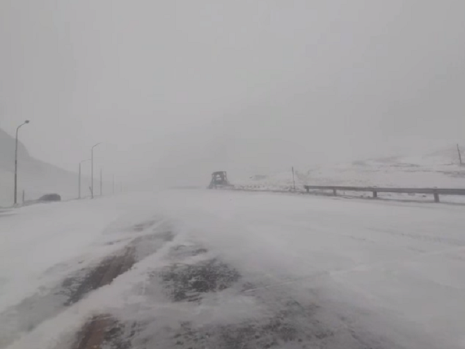 Así estaba Las Cuevas ayer. Vialidad trabajó para despejar el camino.