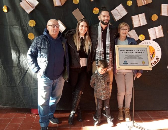 Larrondo inaugurando su tercera biblioteca