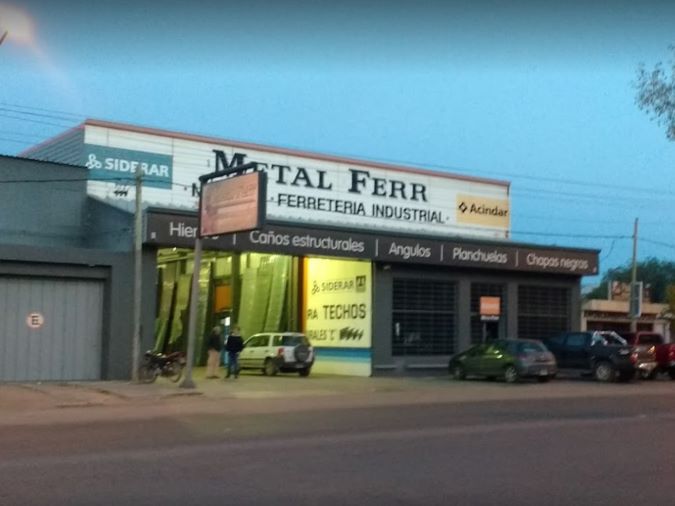 Local ubicado en calle Juan Agustín Maza al 3400.