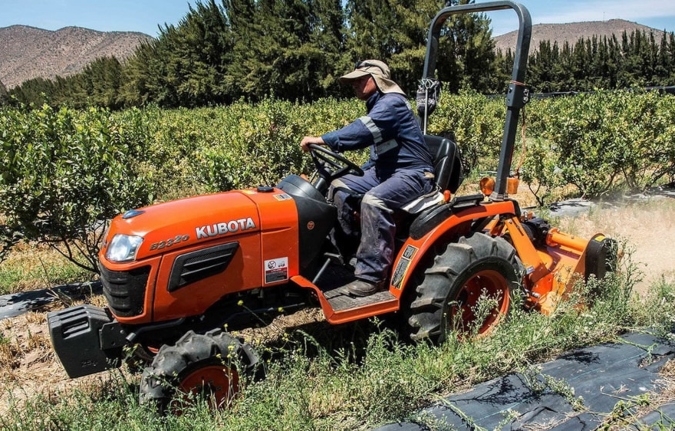 productor-manejando-tractor