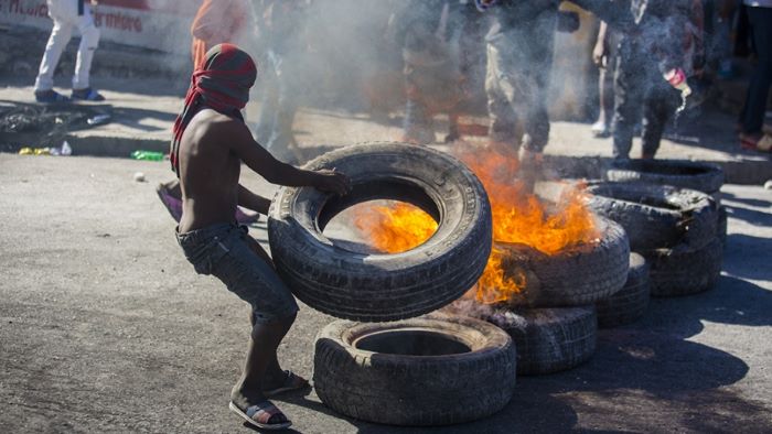 La violencia se extiende sin control por la capital haitiana.