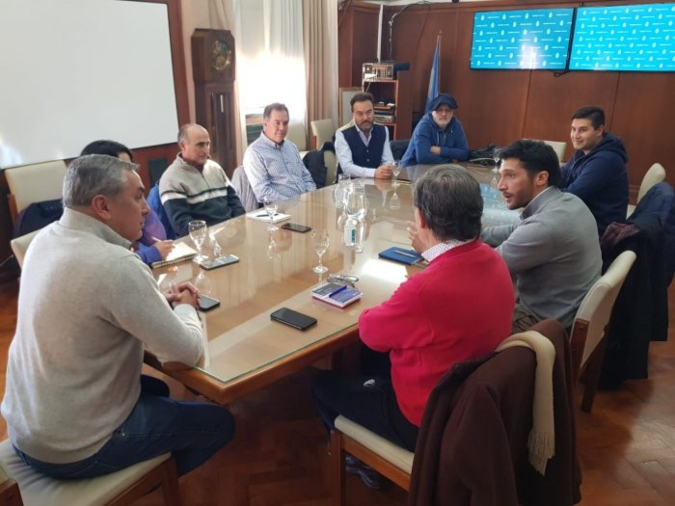 El ministro de Economía y Energía, Enrique Vaquié, encabezó una reunión de trabajo con productores locales y con el gerente de Pro Mendoza,