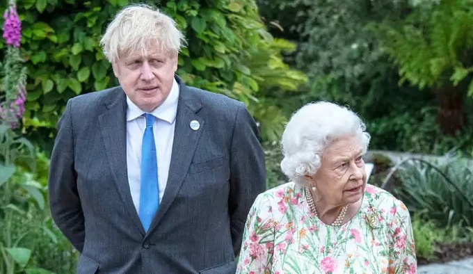 Boris Johnson causó una cierta cantidad de problemas para la reina, que a sus 96 años ostenta el récord del reinado más extenso de la monarquía inglesa.