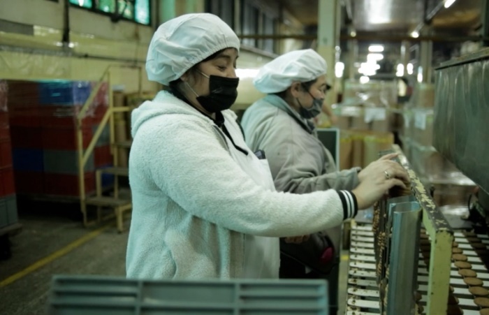 Trabajo-fabrica-mujeres-telam
