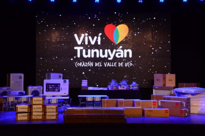entregamaterialesjardinesTunuyan2 - Diario El Cuco Digital todas las noticias del Valle de Uco entrega-materiales-jardines-Tunuyan2