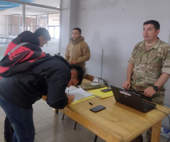 Al igual que hoy, mañana el Regimiento de Caballería de Montaña 15 estará anotando a los interesados en la terminal de ómnibus de Eugenio Bustos.