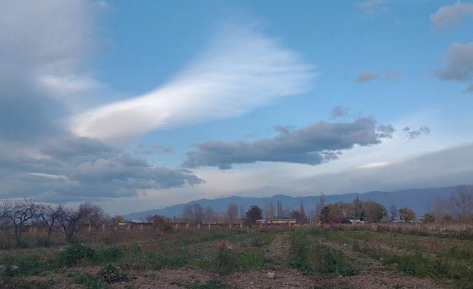 Nubes y cordillera en San Carlos: Foto: El Cuco Digital.