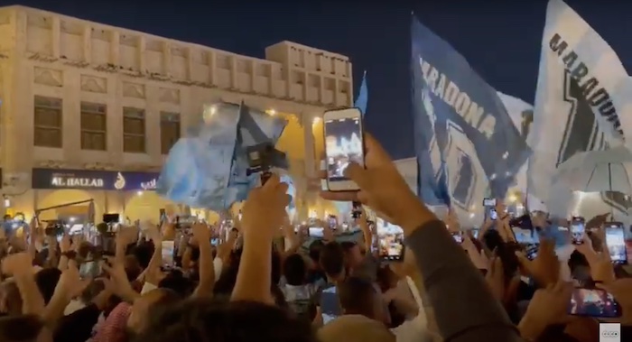 Argentinos en el banderazo en Qatar