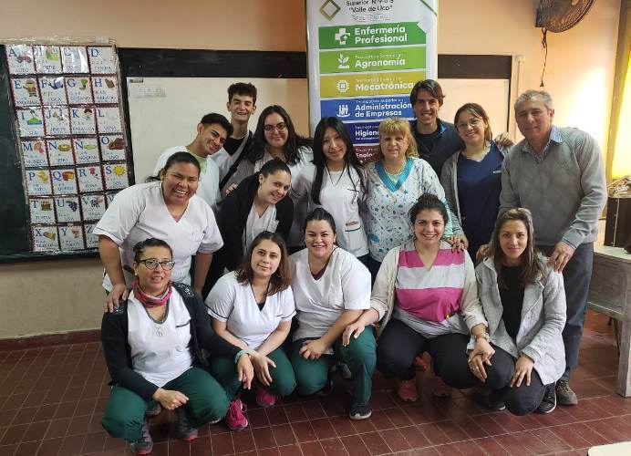 El grupo de profesionales y estudiantes - Foto gentileza