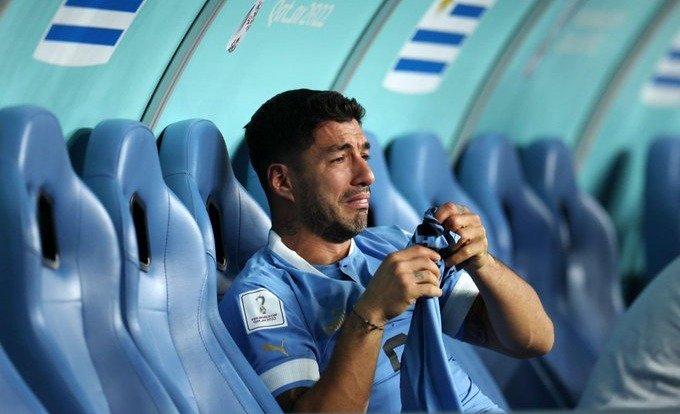 Desconsolado llanto de Luis Suarez tras la eliminación de Uruguay.