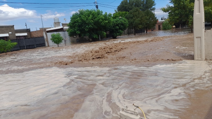 Las calles del barrio Anhelo del Sol se convirtieron en un río.