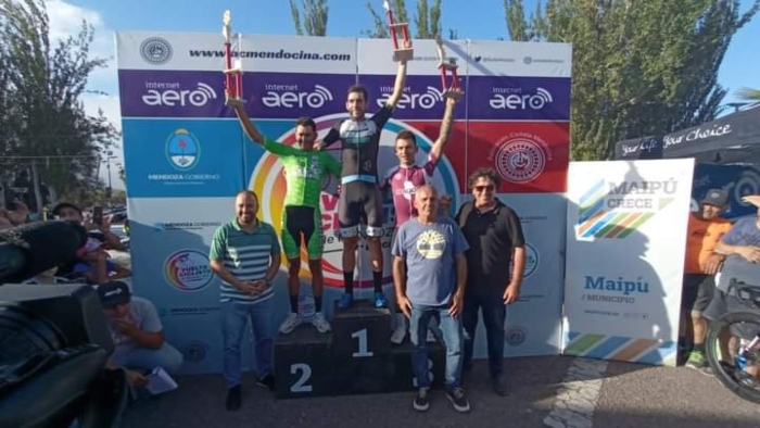 El podio de hoy. Foto: Asociación Ciclista de Mendoza.