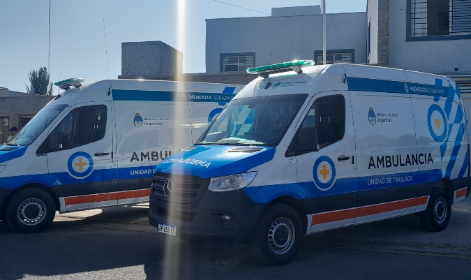 Se entregaron dos ambulancias de traslado, una para el Área Sanitaria de Tunuyán y otra para el Área Sanitaria de Tupungato