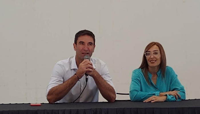 Foto: El CUCO DIGITAL, Emir Andraos, Presidente del HCD junto a Érica Aguilera, Directora de Gestión Social.