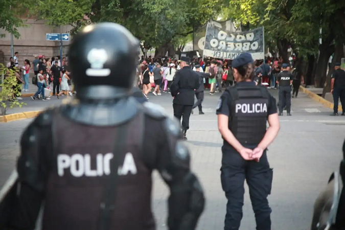 Los dirigentes Martín Rodríguez y Lorena Torres, fueron capturados porque tenían pedido de captura por reiterados cortes de calles.