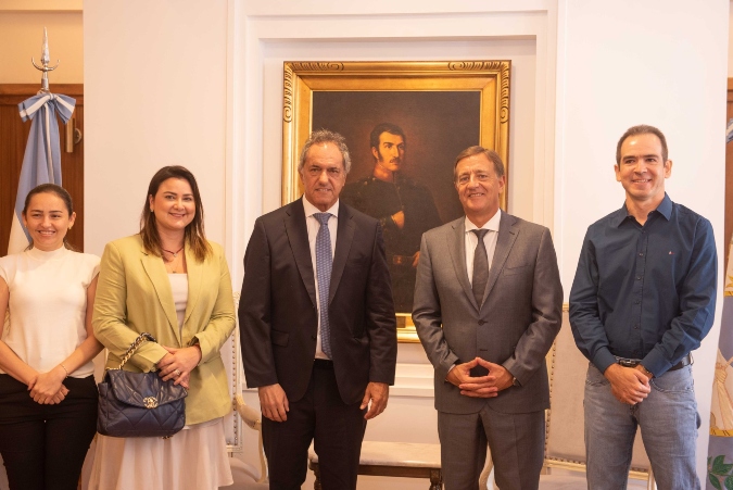 El gobernador Rodolfo Suarez recibió en Casa de Gobierno al embajador de Argentina en Brasil, Daniel Scioli,