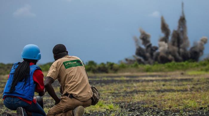 Unos expertos desactivan una mina - Foto: UNMAS República Democrática del Congo