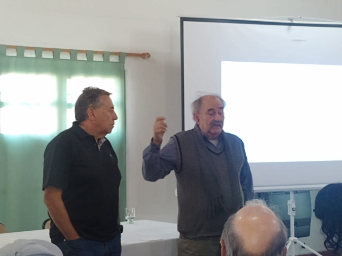 Sergio Marinelli, superintendente general de Irrigación presentando el proyecto junto a Mario Leiva, presidente de la Sociedad Rural. Foto: El Cuco Digital.