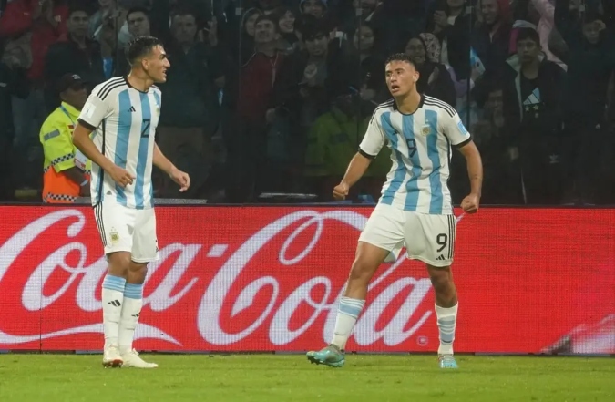 Veliz marcó el empate parcial de la Selección Argentina. / Gentileza.