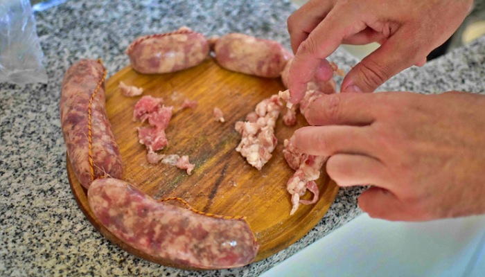 La triquinosis es una enfermedad parasitaria causada por el consumo de carne mal cocida