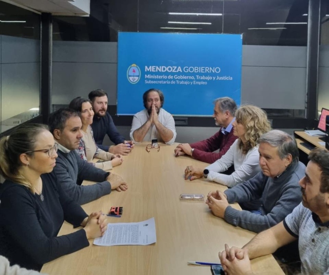 Ampros y el Gobierno tuvieron una tensa reunión este jueves.