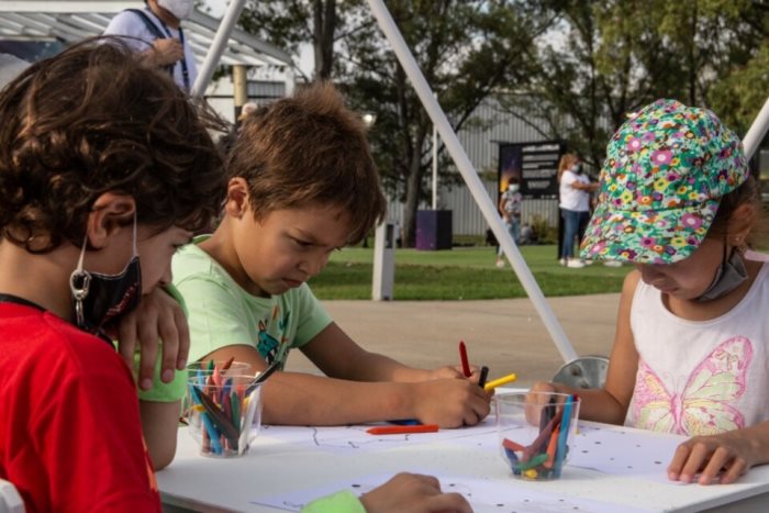 Niños pintando foto Presidencia de la Nación