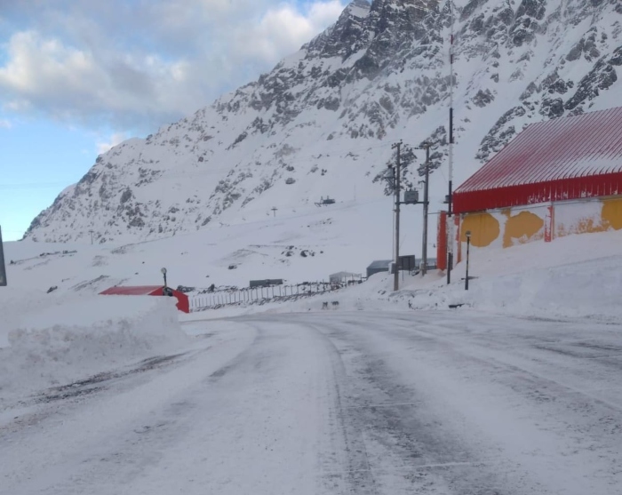 El paso a Chile está cerrado desde hace una semana por las intensas nevadas. Foto: Coordinación argentina.