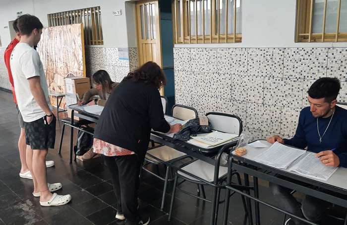 Votantes en escuela de La Consulta, San Carlos - Foto Archivo El Cuco Digital