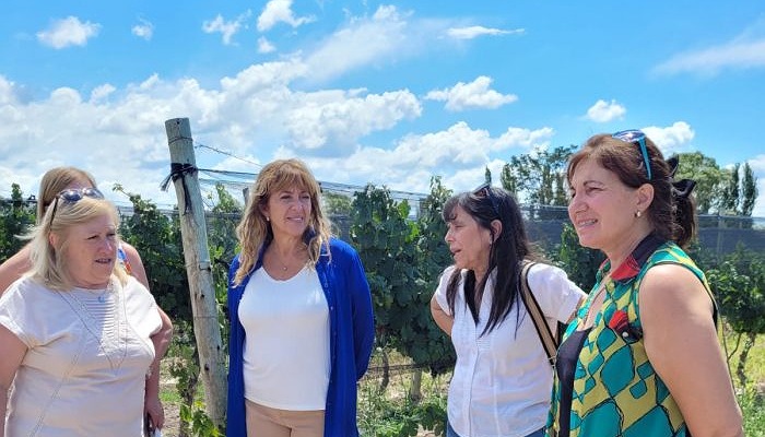 Patricia Giménez recorrió el Valle de Uco y les acercó a productores los programas de ProMendoza
